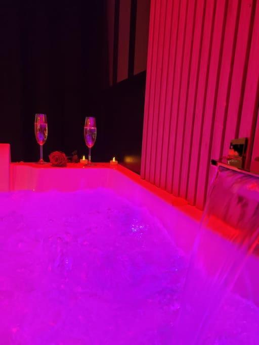 Nuit D'Evasion Love Room Avec Baignoire Balneotherapie Toulon Luaran gambar