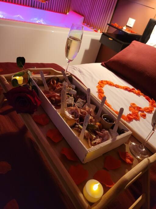 Nuit D'Evasion Love Room Avec Baignoire Balneotherapie Toulon Luaran gambar