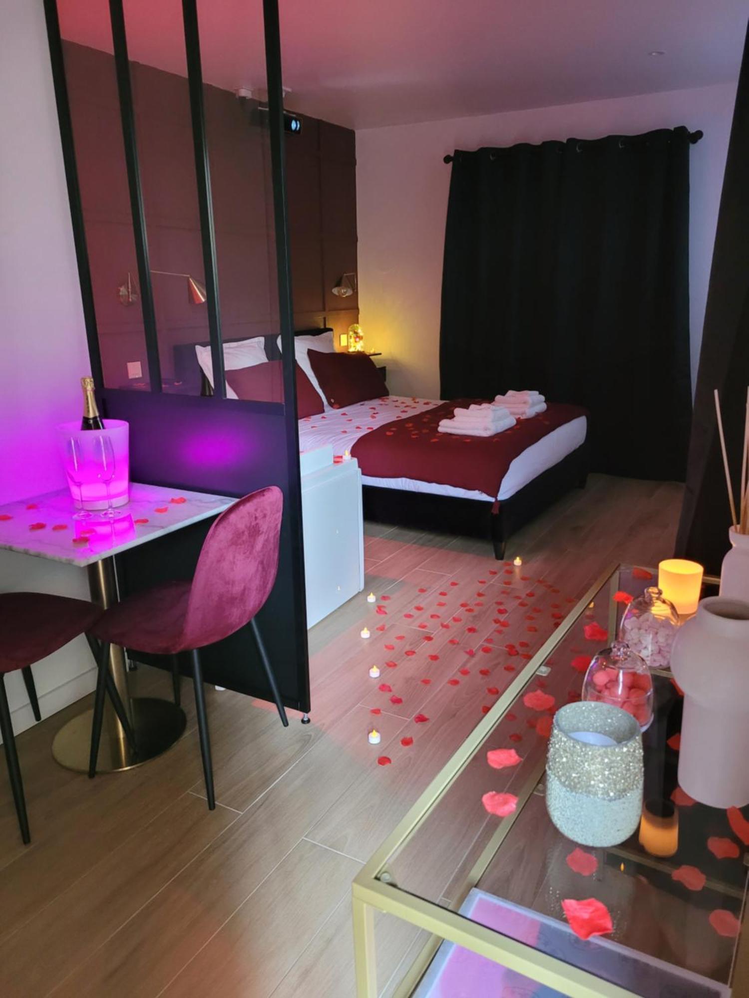 Nuit D'Evasion Love Room Avec Baignoire Balneotherapie Toulon Luaran gambar