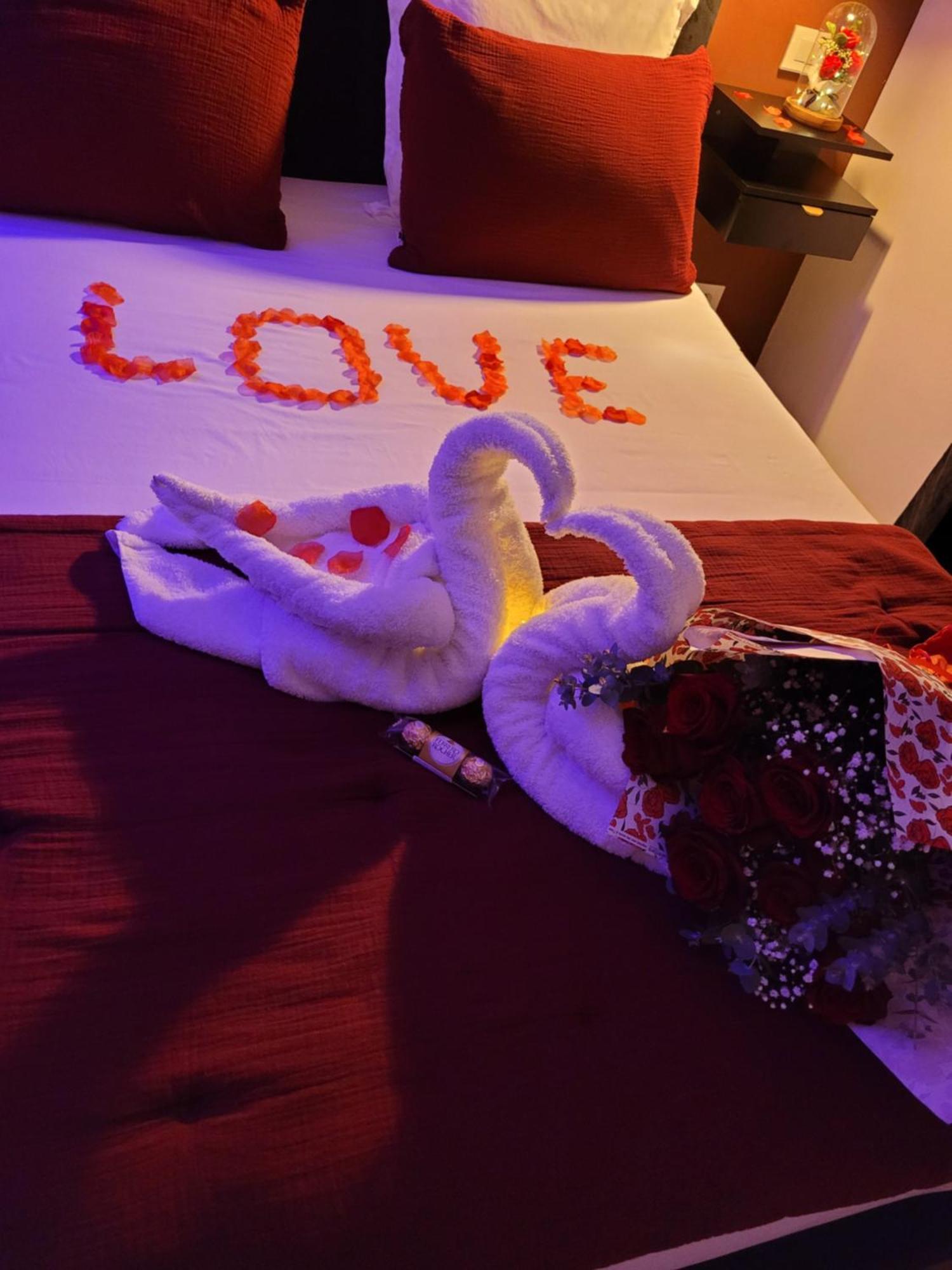 Nuit D'Evasion Love Room Avec Baignoire Balneotherapie Toulon Luaran gambar