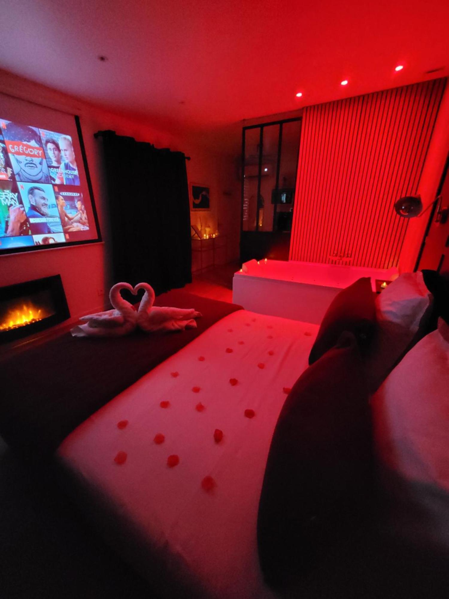 Nuit D'Evasion Love Room Avec Baignoire Balneotherapie Toulon Luaran gambar