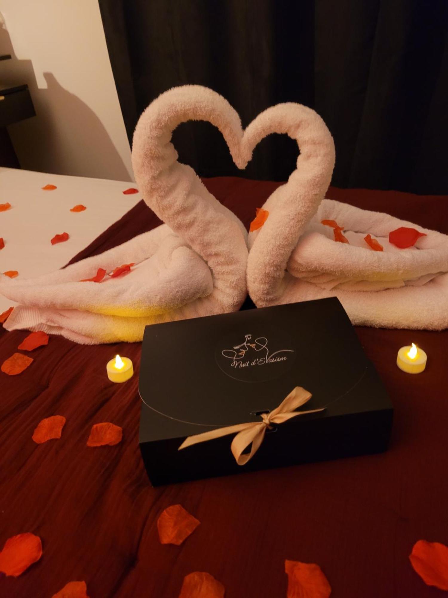 Nuit D'Evasion Love Room Avec Baignoire Balneotherapie Toulon Luaran gambar