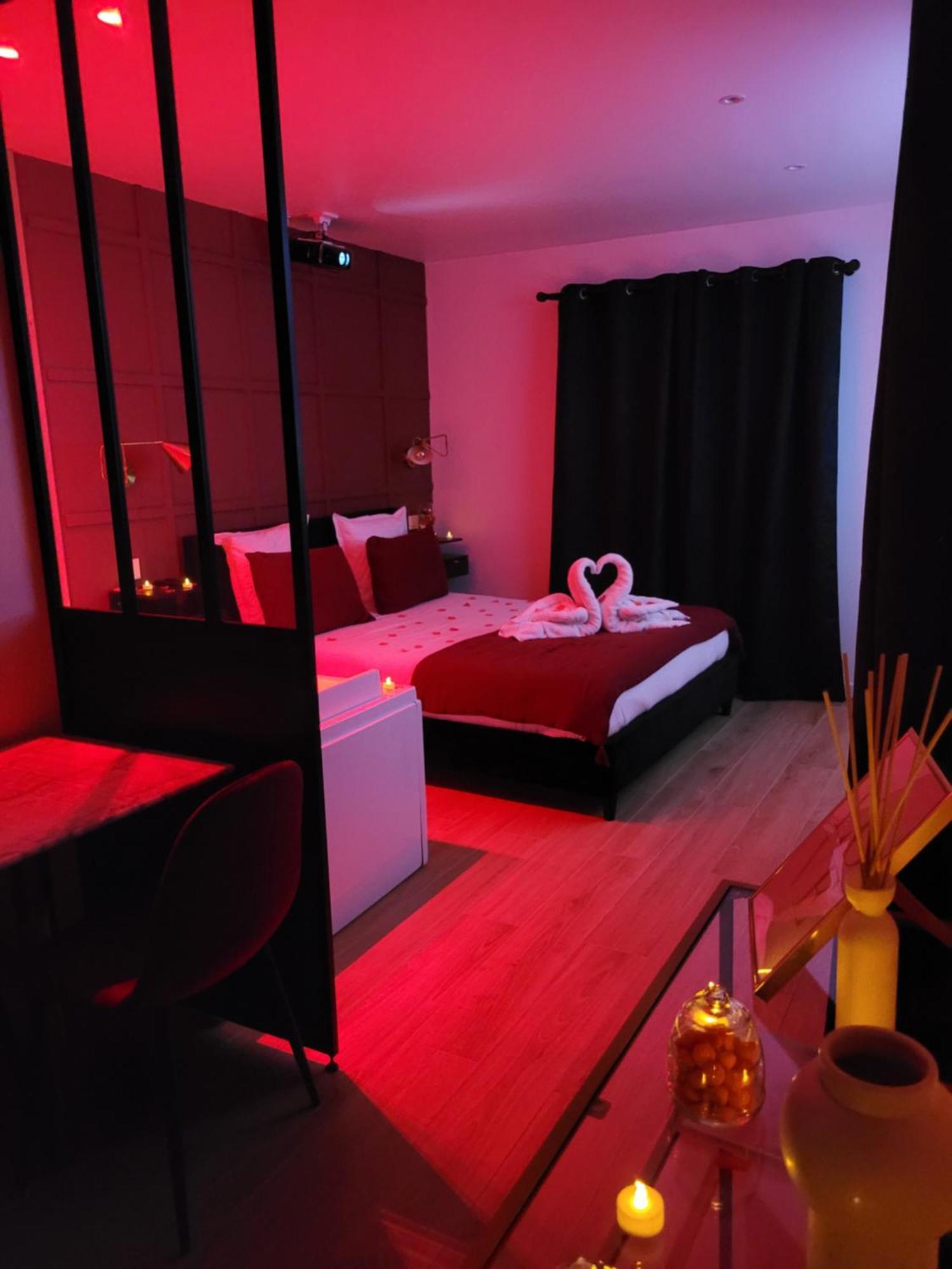 Nuit D'Evasion Love Room Avec Baignoire Balneotherapie Toulon Luaran gambar
