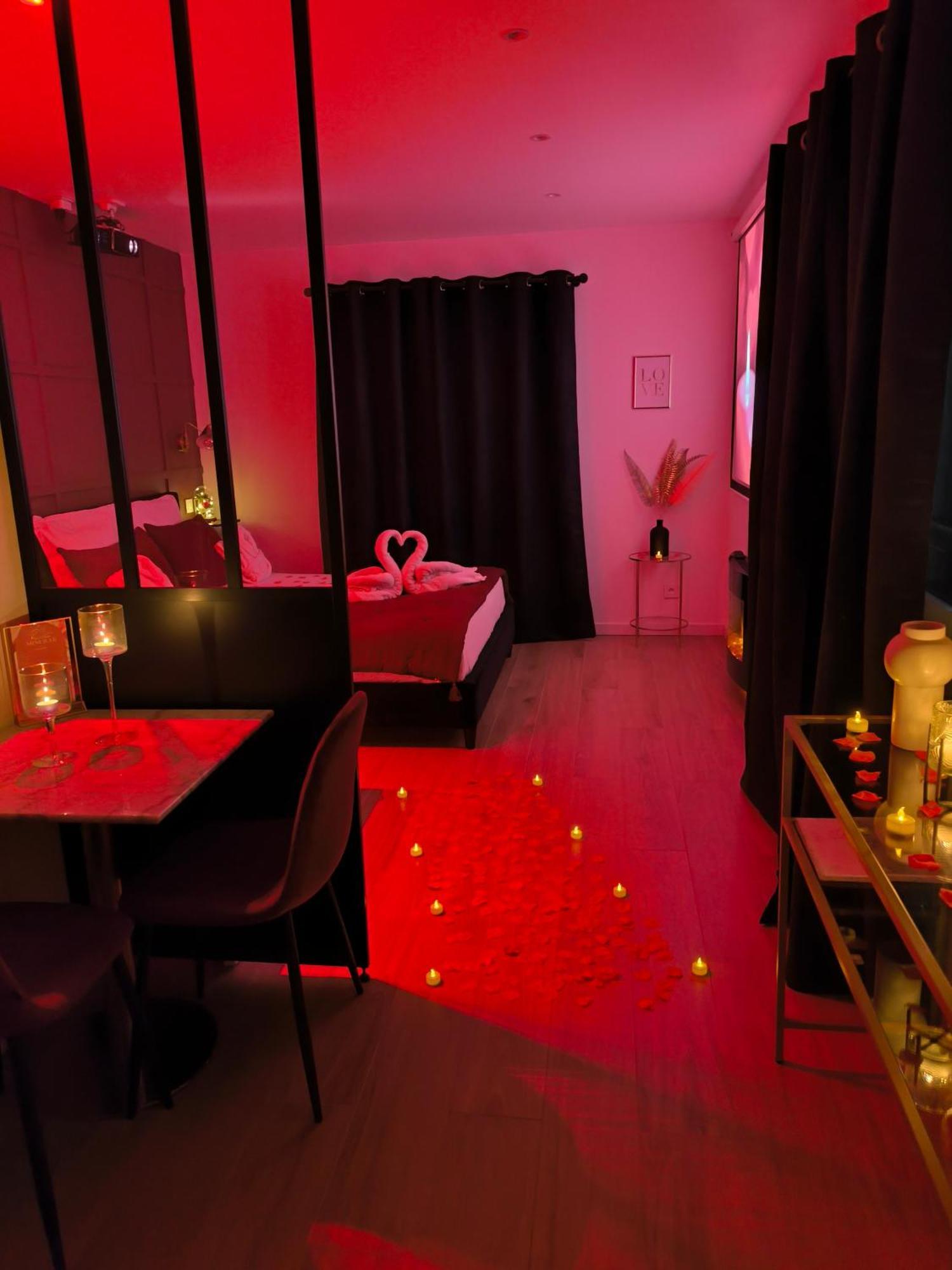 Nuit D'Evasion Love Room Avec Baignoire Balneotherapie Toulon Luaran gambar