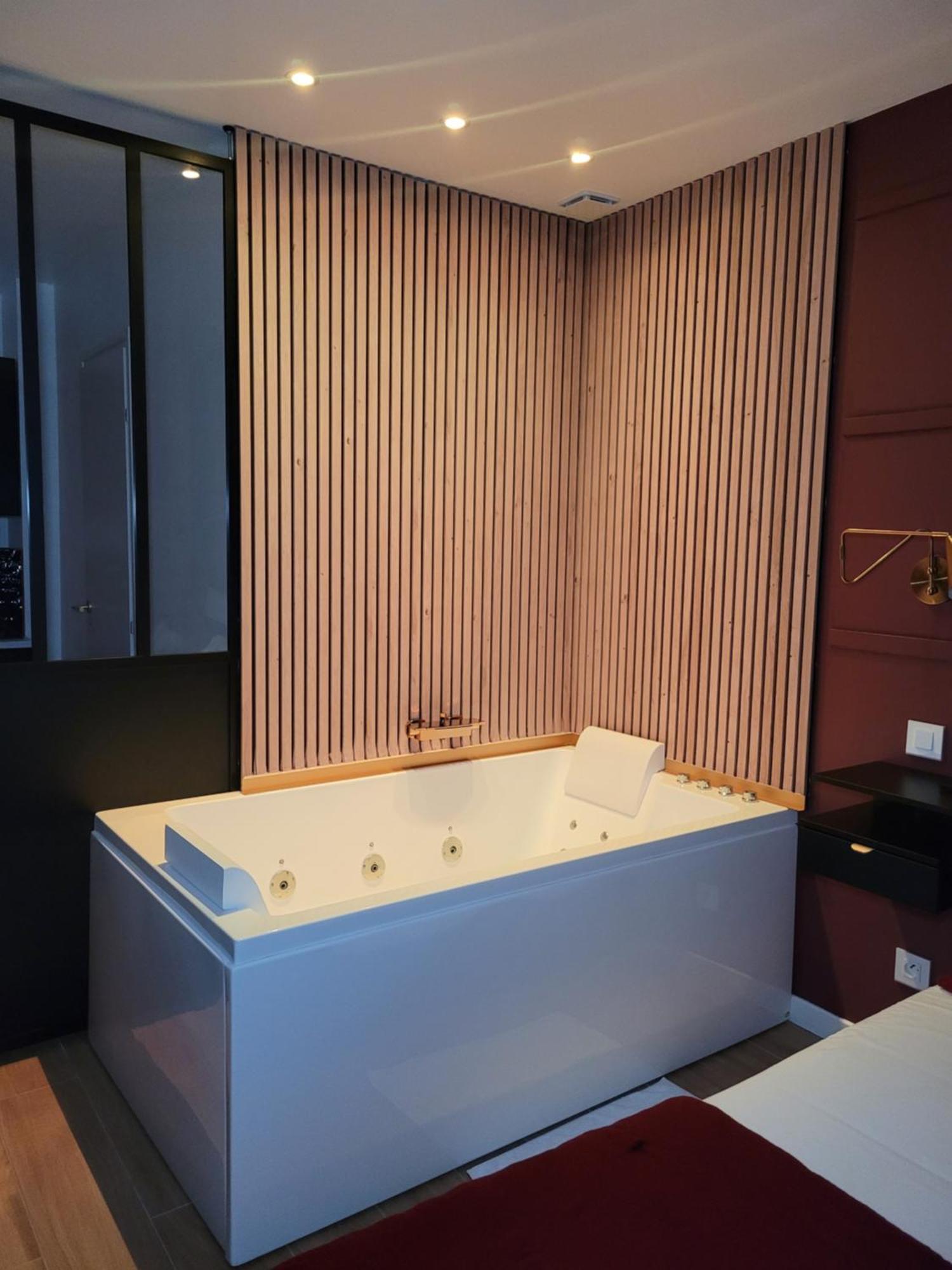 Nuit D'Evasion Love Room Avec Baignoire Balneotherapie Toulon Luaran gambar